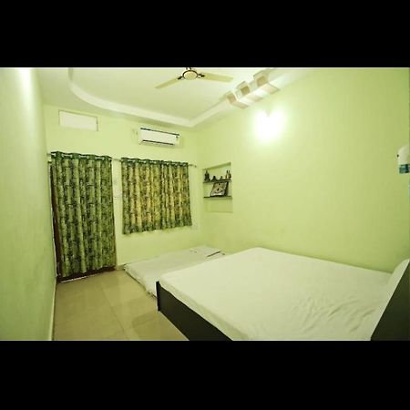 Shree Vinayak Guest House Удджайн Экстерьер фото
