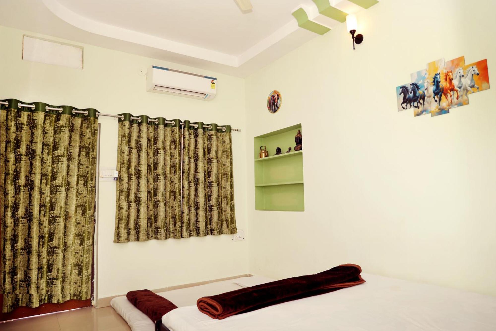 Shree Vinayak Guest House Удджайн Экстерьер фото